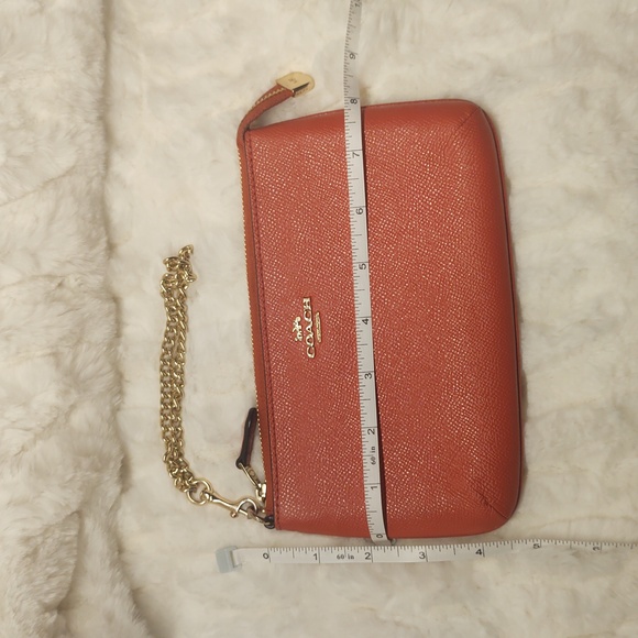 COACH Coral/Salmon Large Wristlet Clutch With Gold Chain Strap EUC - Picture 13 of 16